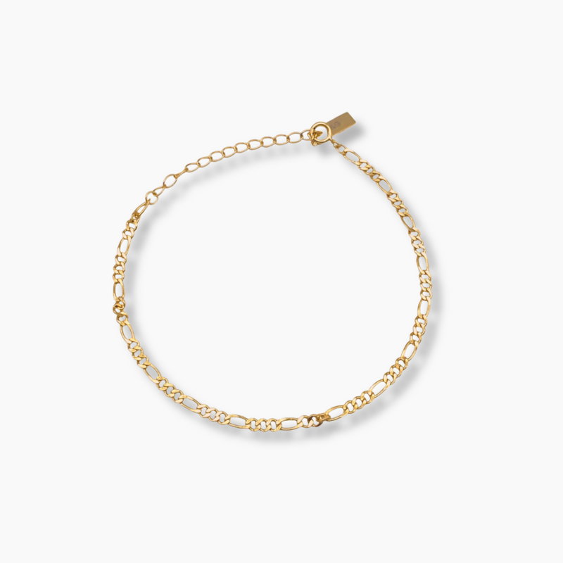 Sterling Silber Armband mit Kettenglied-Mustern, die aus kleinen, runden Gliedern und größeren länglichen Gliedern besteht.
