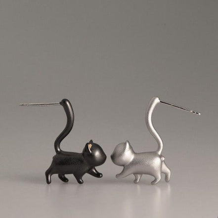 Playful earrings with a cute cat design