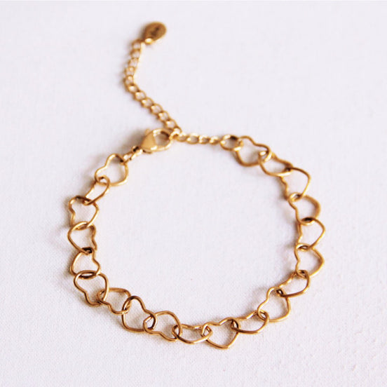 Bracelet à cœurs entrelacés