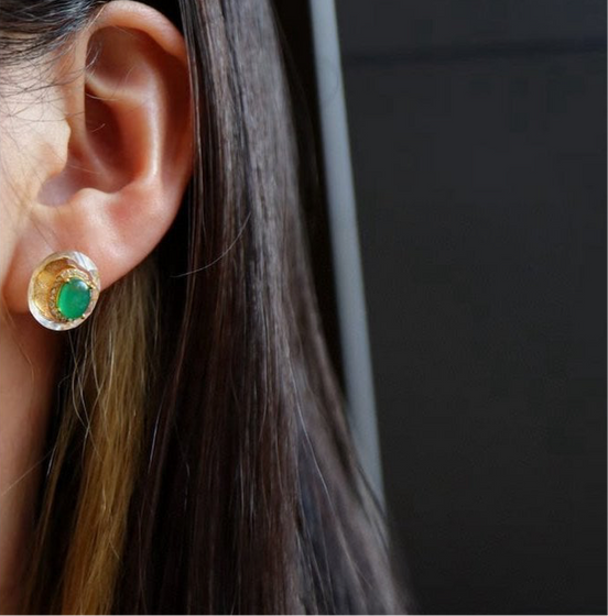 Timeless oval stud earrings made of clear quartz crystal