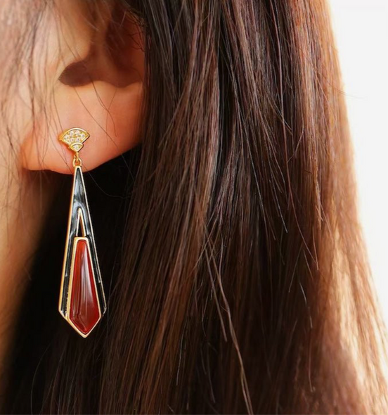 Boucles d'oreilles pendantes géométriques avec agate rouge