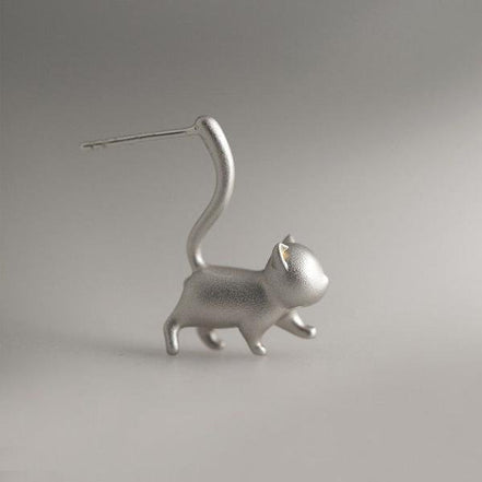 Playful earrings with a cute cat design