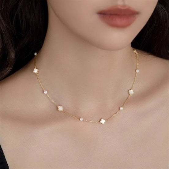 Collier trèfle intemporel avec nacre et perles d'eau douce