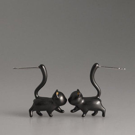 Playful earrings with a cute cat design