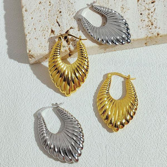 Patterned earrings with minimalist fluid design