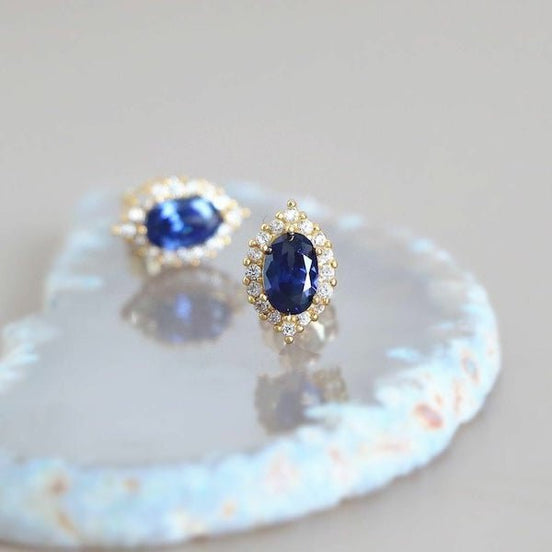 Blue crystal earrings in sapphire look
