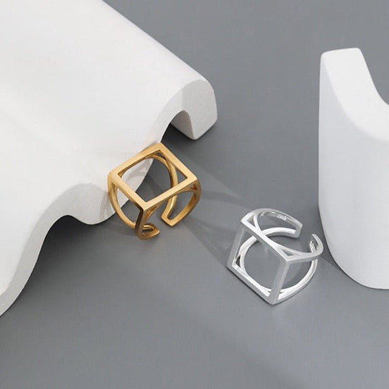 Square ring in sterling silver and gold vermeil with an eye-catching look