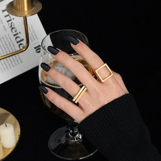 Square ring in sterling silver and gold vermeil with an eye-catching look