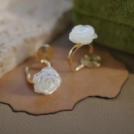 Perlenrose Ohrclip