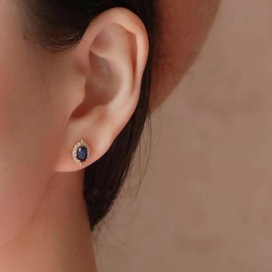 Blue crystal earrings in sapphire look