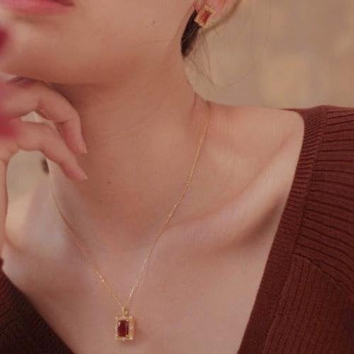 Pendentif en agate rouge – Collier en vermeil doré