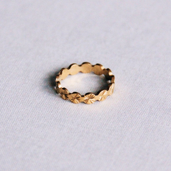 Bague en acier avec motif fantaisie – Or