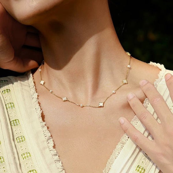 Timeless clover necklace with MOP and freshwater pearls