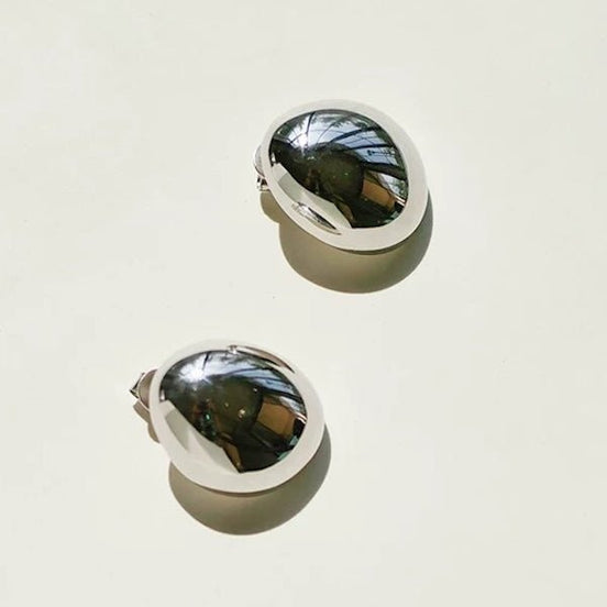 Boucles d'oreilles à tige ovales minimalistes en coquille d'œuf