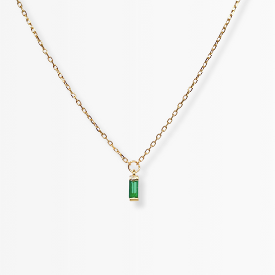 Dezente Sterling Silberkette, mit dezentem grünen Anhänger, 18K vergoldet