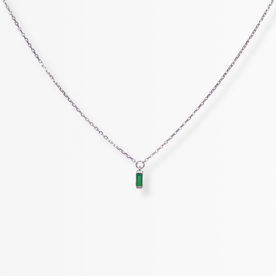 Dezente Sterling Silberkette, mit dezentem grünen Anhänger, 18K vergoldet