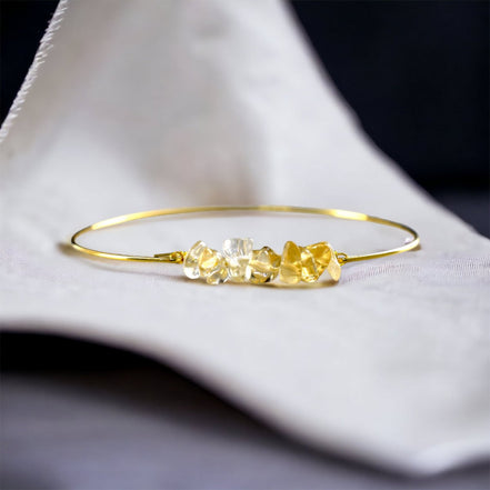 Eleganter Armreif mit Citrinsteinen, vergoldet