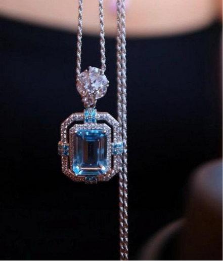 Ice Queen Anhänger