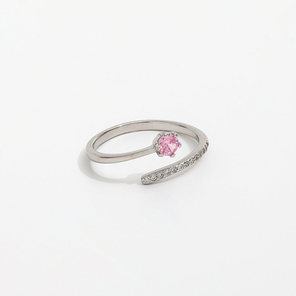 versilberter Edelstahlring, mit Zirkonastein in Krappenfassung und kleinen Zirkoniasteinen