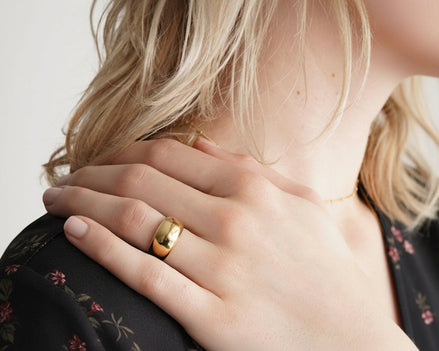 vergoldeter Edelstahlring, im Chunkymuster, glatt