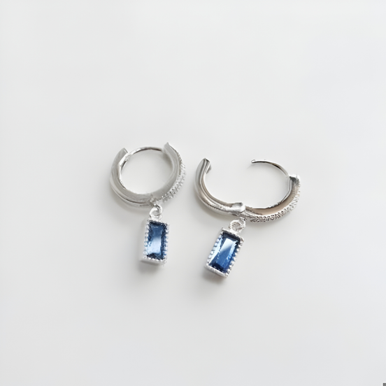 Boucle d'oreille carrée aspect saphir