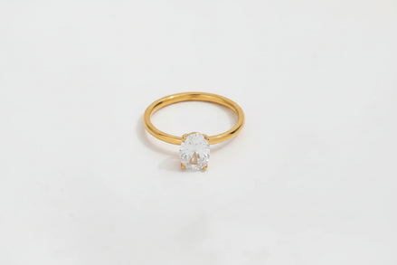 vergoldeter Edelstahlring, mit zart schimmernden Zirkonia Solitär