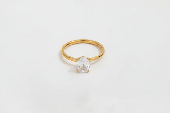 vergoldeter Edelstahlring, mit zart schimmernden Zirkonia Solitär