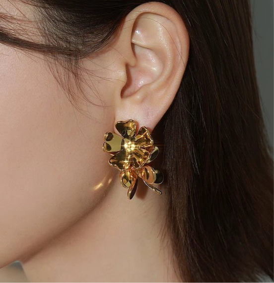 Dynamic vibrant petals like earrings