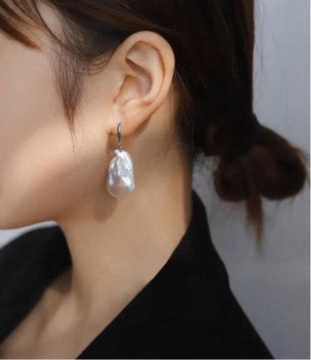 Large drop earrings with large baroque pearls