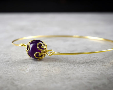 Feiner vergoldeter Armreif mit Amethyst