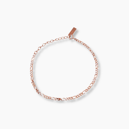 Sterling Silber Armband mit Kettenglied-Mustern, die aus kleinen, runden Gliedern und größeren länglichen Gliedern besteht. 
