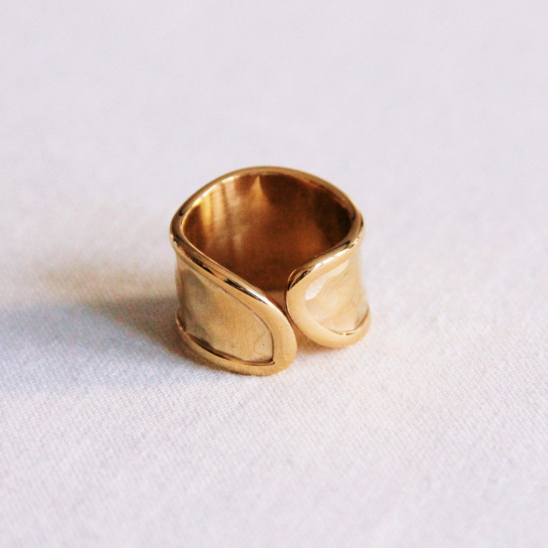 Goldfarbener Edelstahl-Statement-Ring