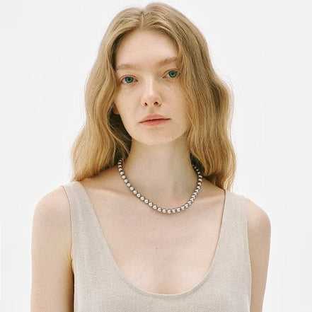 Elegante Halskette aus silbernen Swarovski-Perlen