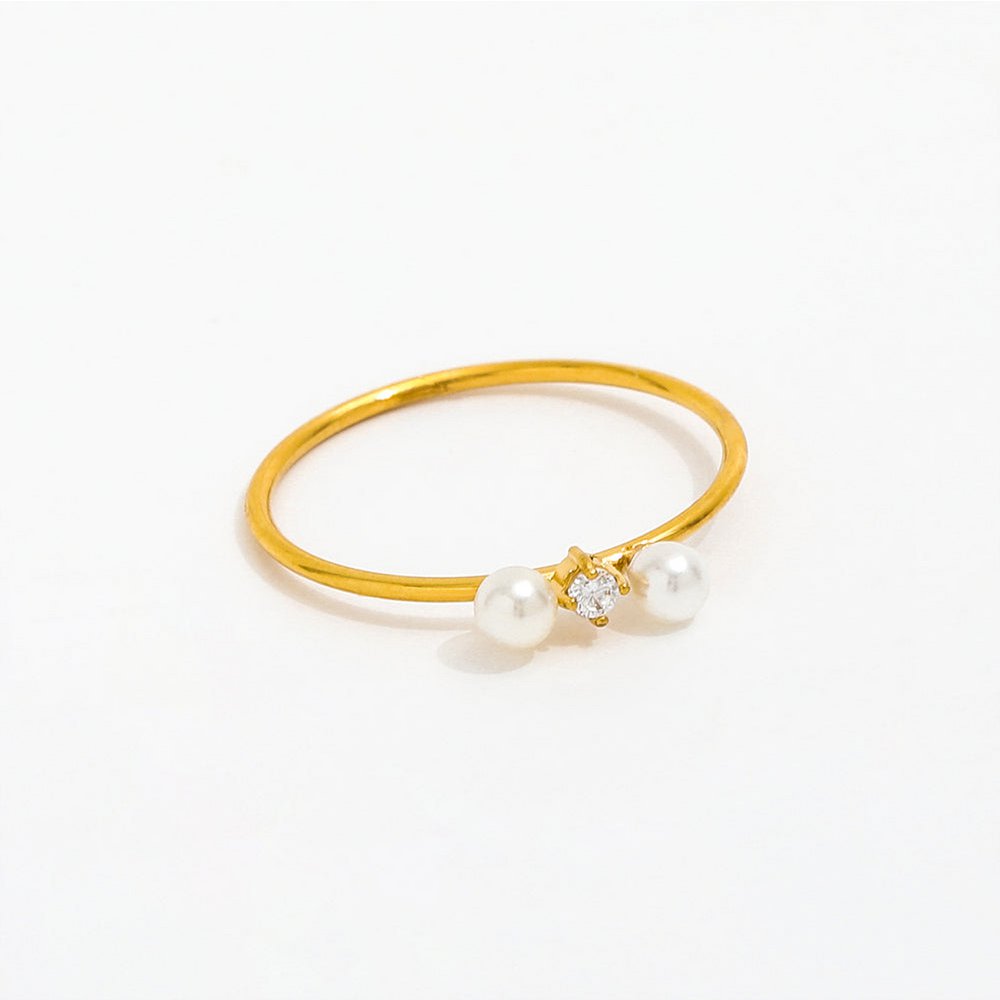 Edelstahl Ring mit hochwertiger 18k Vergoldung, zwei kleinen Süßwasserperlen und einen kleinen Zirkoniastein