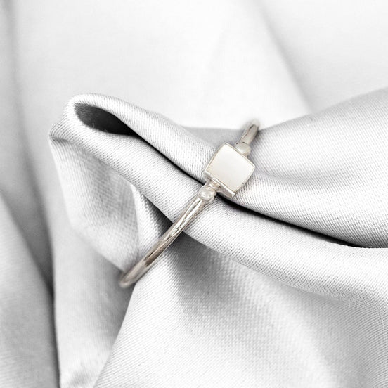 Minimalistischer 925er Sterling Silberring mit 4 mm Perlmutt