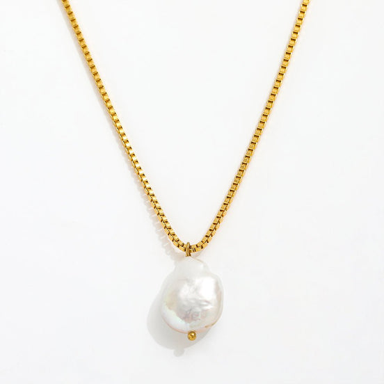 vergoldete Edelstahlhalskette, in Venezianerstil und großer Barockperle