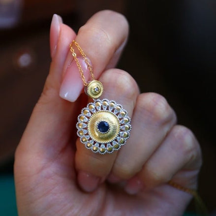 vergoldeter elegante Halskette mit echten Saphiren