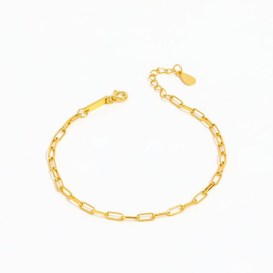 Armband mit zarter und filigrane Gestaltung, die aus kleinen Paperclip-Kettengliedern