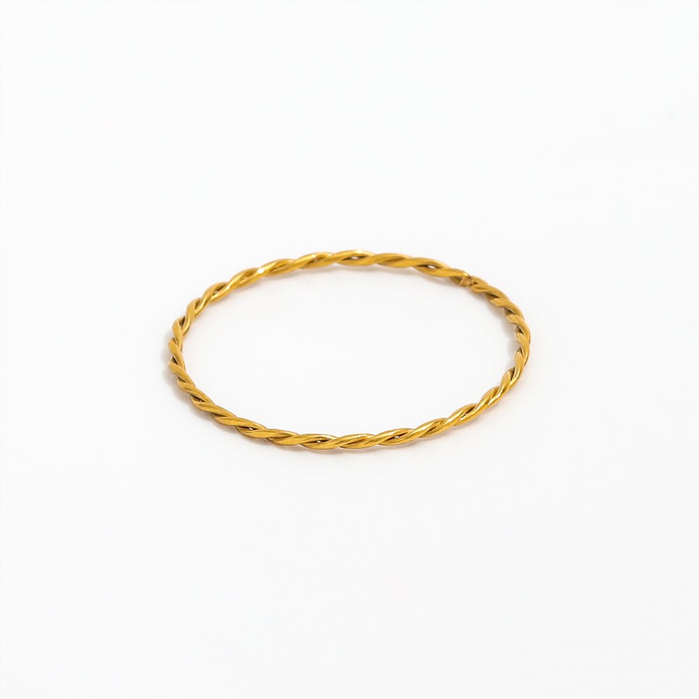 vergoldeter Edelstahl Ring in dezentem verflochtenem Design