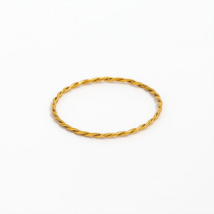 vergoldeter Edelstahl Ring in dezentem verflochtenem Design