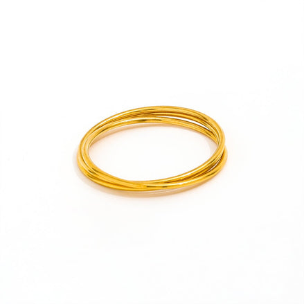 Zarter Edelstahl Ring, vergoldet und aneinander gefügt