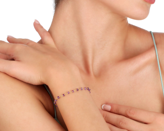 Vergoldetes Armband mit violetten Amethyst-Rondellen