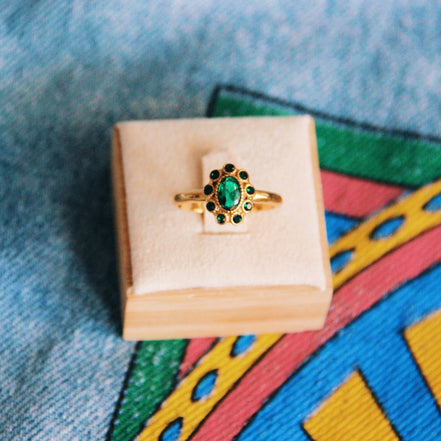 Vintage Ring im Smaragd-Stil mit grünen Steinen und Goldvermeil