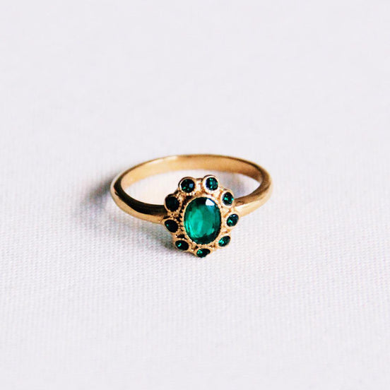 Vintage Ring im Smaragd-Stil mit grünen Steinen und Goldvermeil