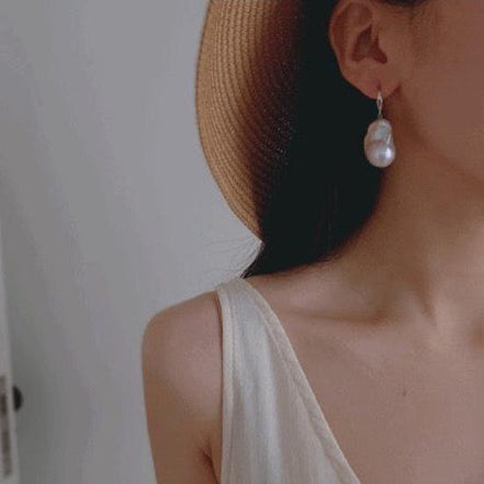 Large drop earrings with large baroque pearls