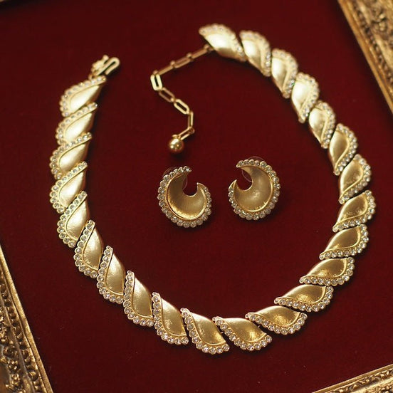 Boucles d'oreilles lune irisées style Trifari