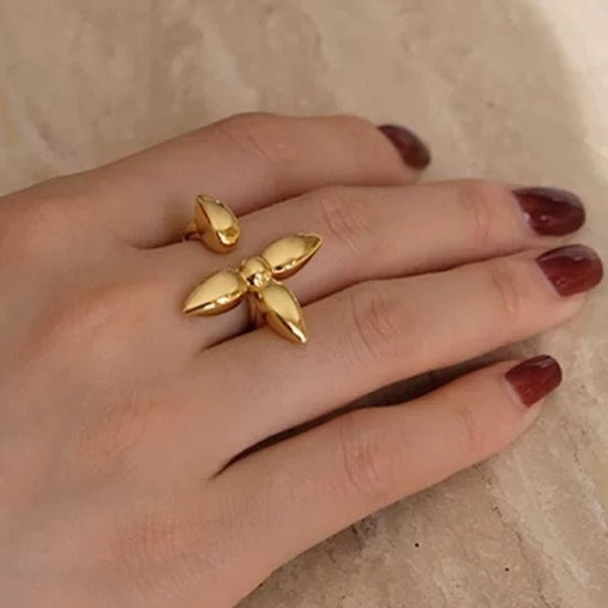 Minimalist four-leaf ring