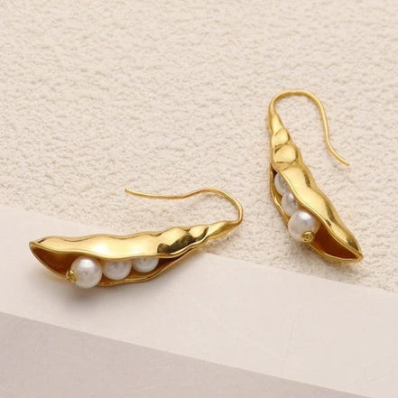 Vintage-style gold earrings with pea pod design