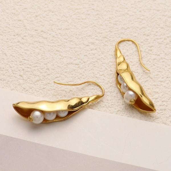 Vintage-style gold earrings with pea pod design