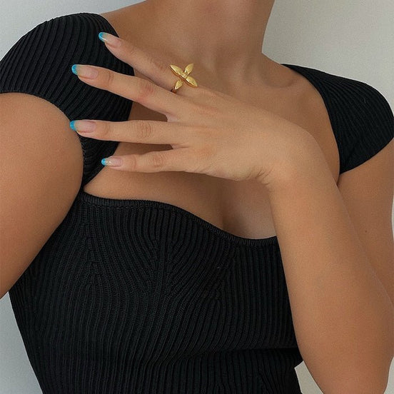 Minimalist four-leaf ring